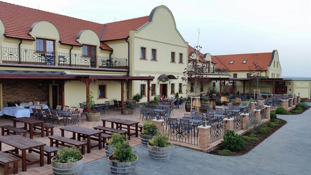Vinarstvi U Kaplicky Hotel Zajeci Exterior photo