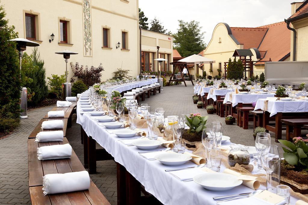 Vinarstvi U Kaplicky Hotel Zajeci Exterior photo