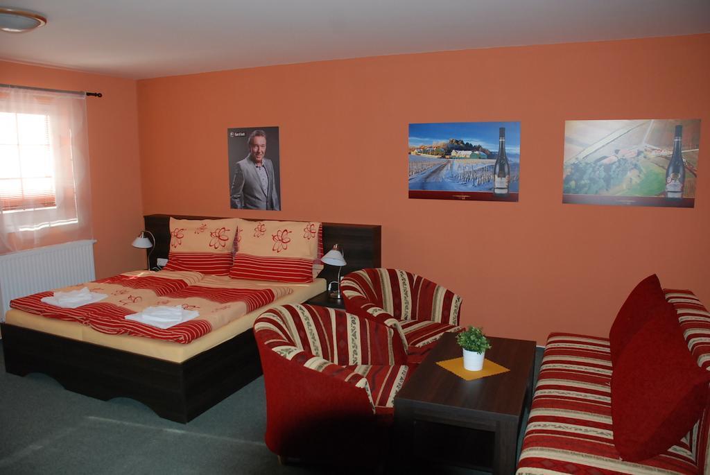 Vinarstvi U Kaplicky Hotel Zajeci Room photo